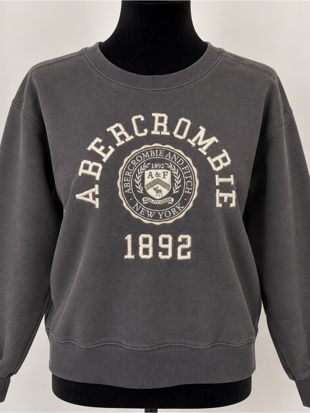 Abercrombie Women’s Y2K Size Medium Charcoal Crewneck Sweatshirt - 1892 Crest